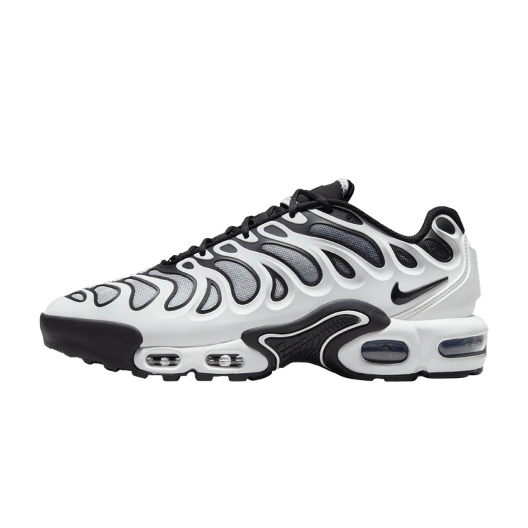nike air max plus se black and white